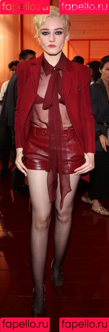 Julia Garner Onlyfans Photo Gallery 