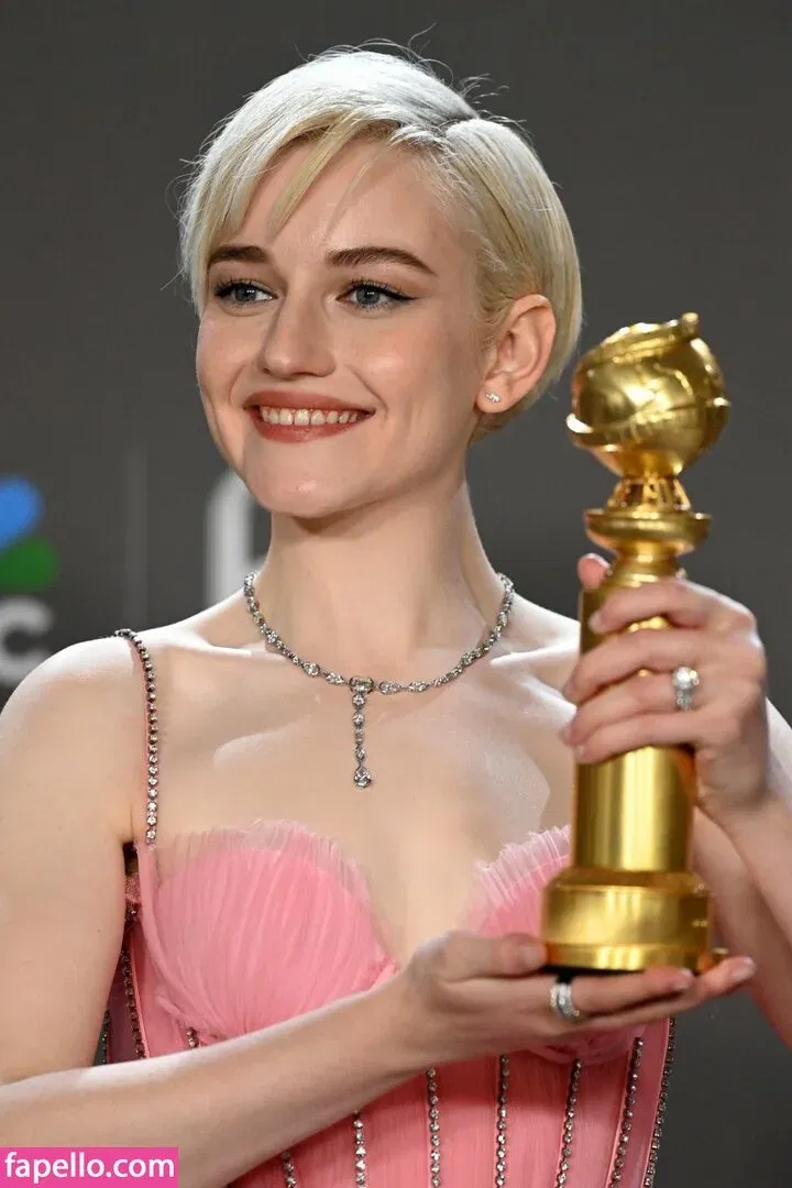 Julia Garner Onlyfans Photo Gallery 