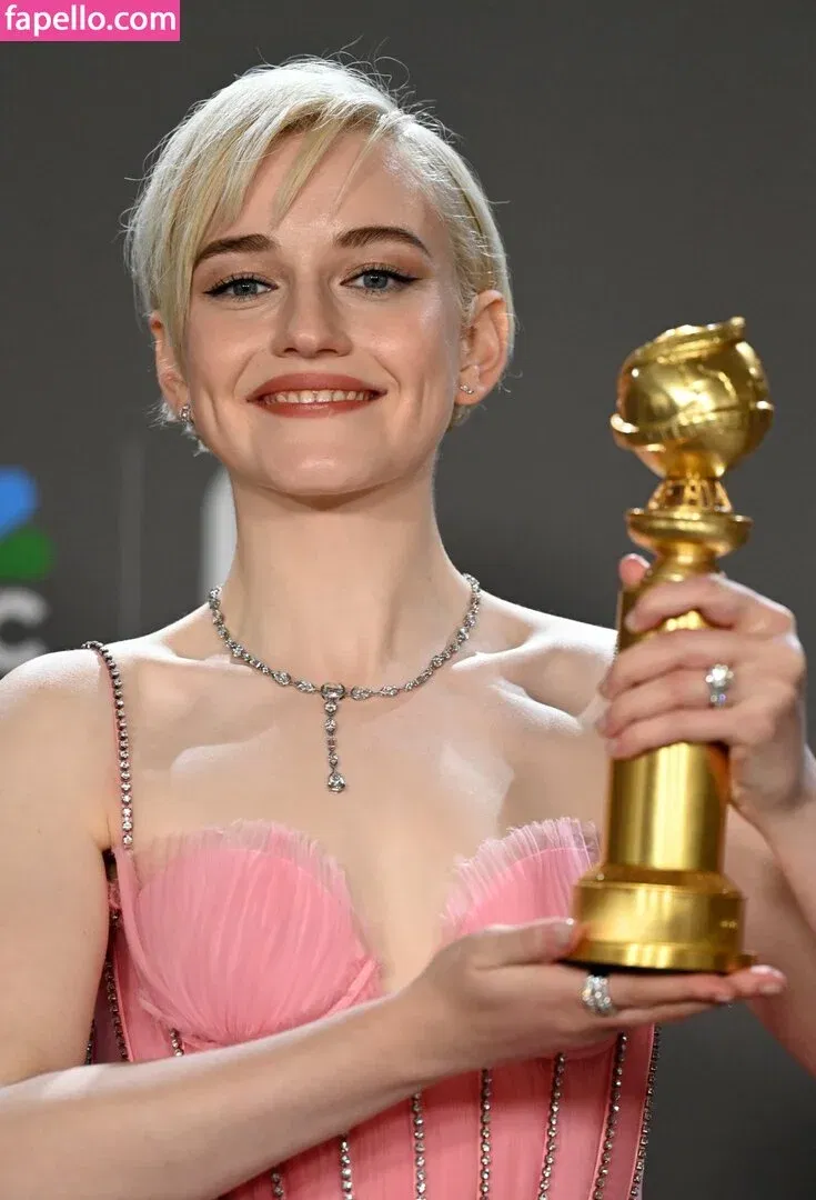 Julia Garner Onlyfans Photo Gallery 