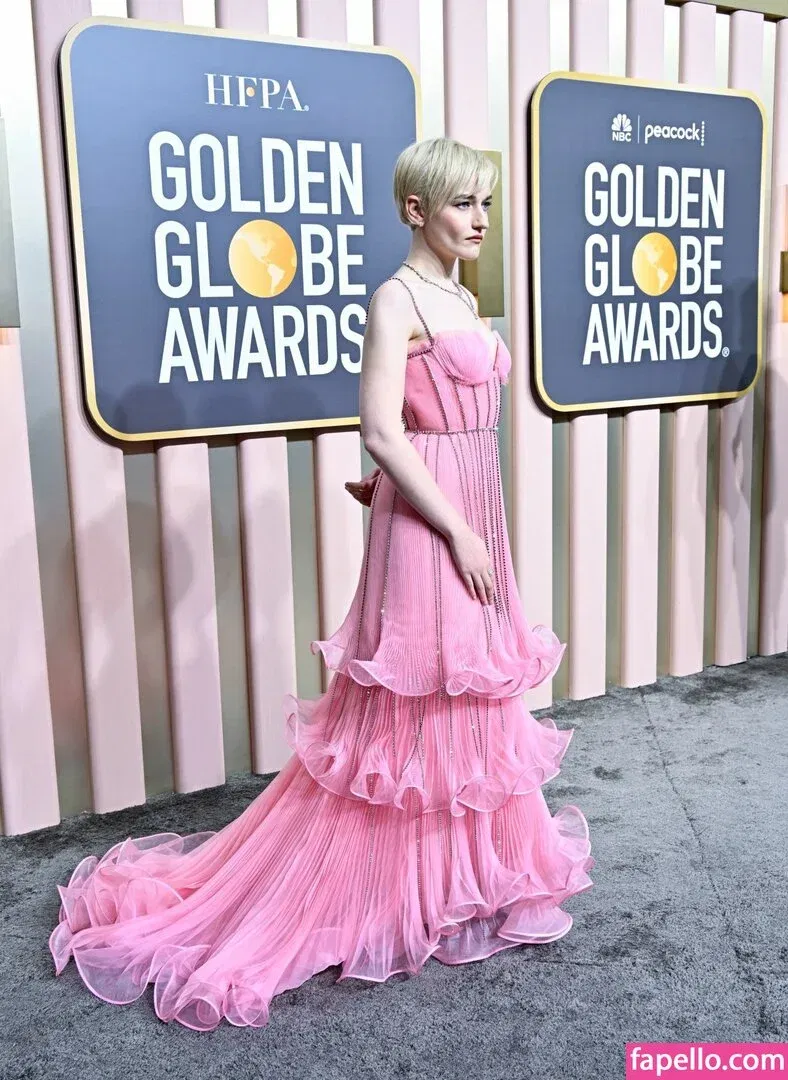 Julia Garner Onlyfans Photo Gallery 