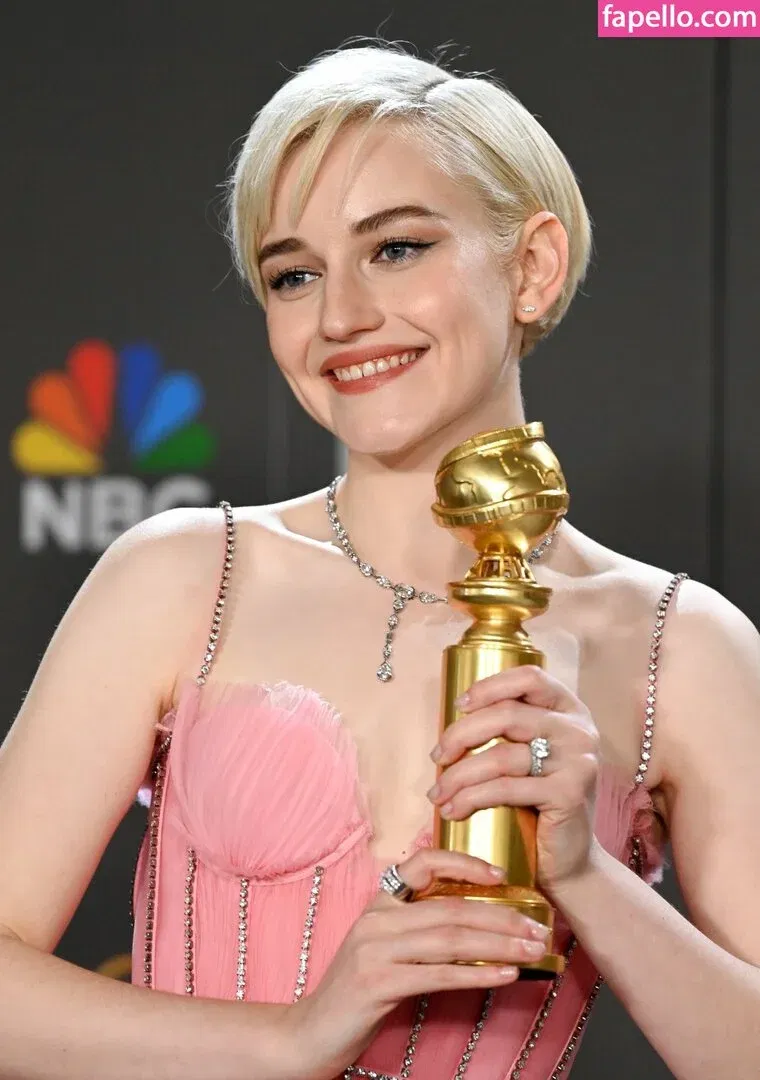 Julia Garner Onlyfans Photo Gallery 