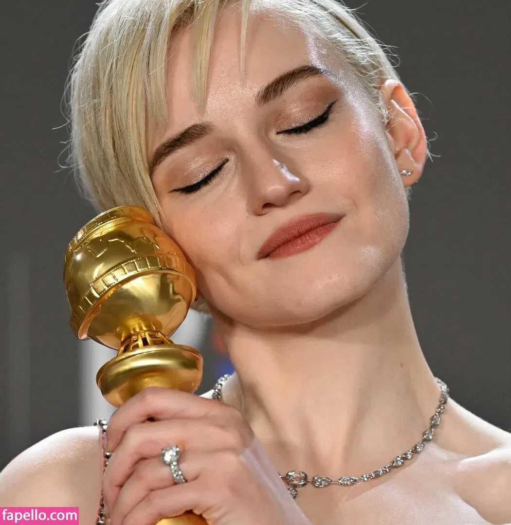 Julia Garner Onlyfans Photo Gallery 