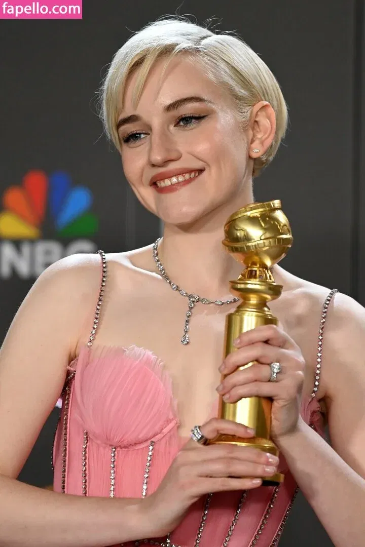 Julia Garner Onlyfans Photo Gallery 