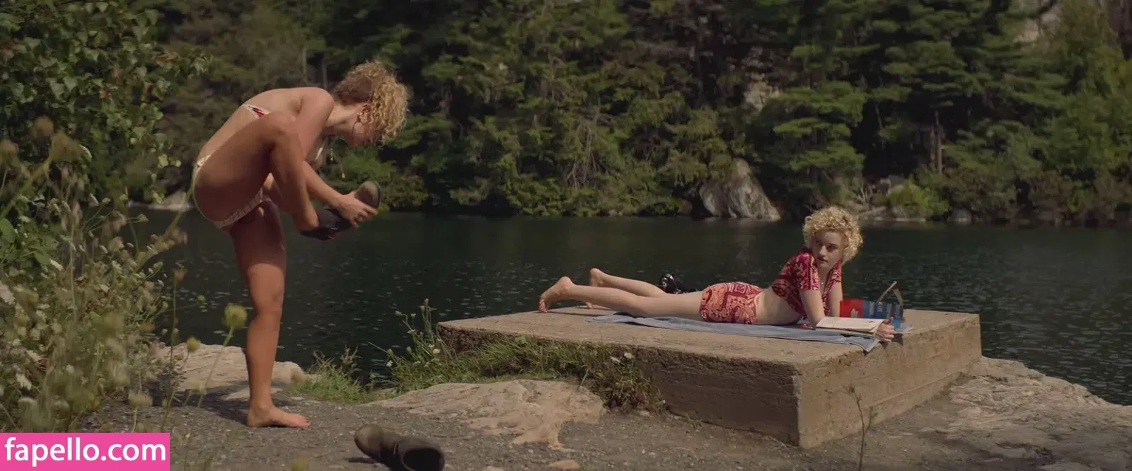 Julia Garner Onlyfans Photo Gallery 