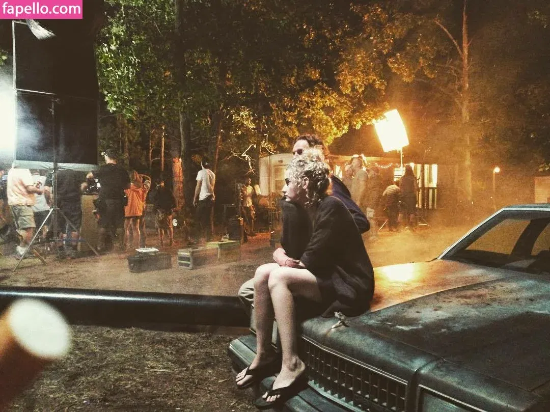 Julia Garner Onlyfans Photo Gallery 