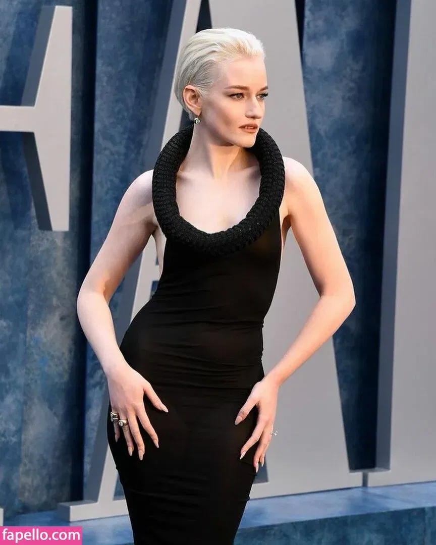 Julia Garner Onlyfans Photo Gallery 