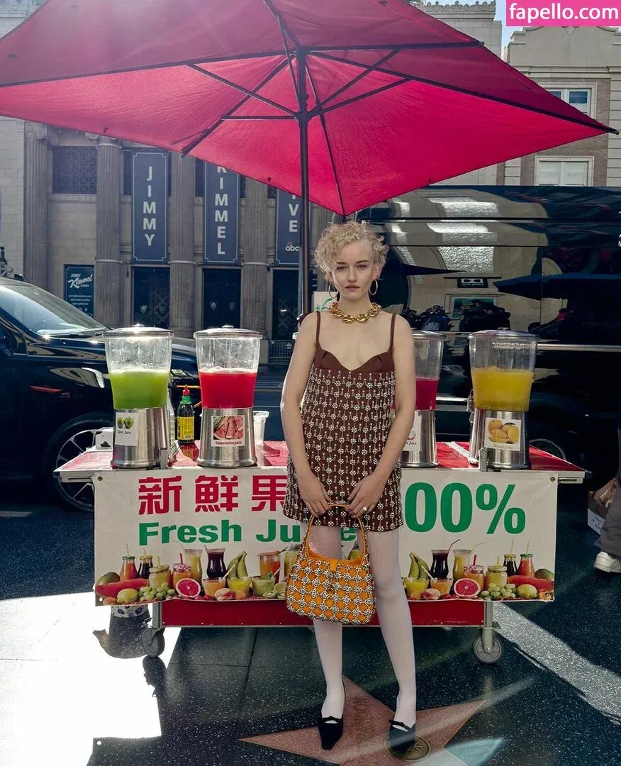 Julia Garner Onlyfans Photo Gallery 