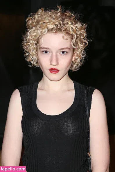 Julia Garner Onlyfans Photo Gallery 