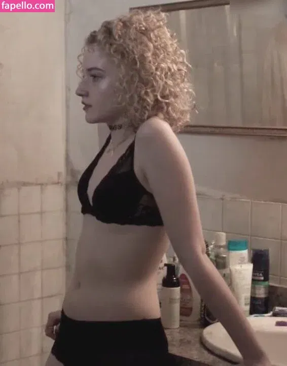 Julia Garner Onlyfans Photo Gallery 
