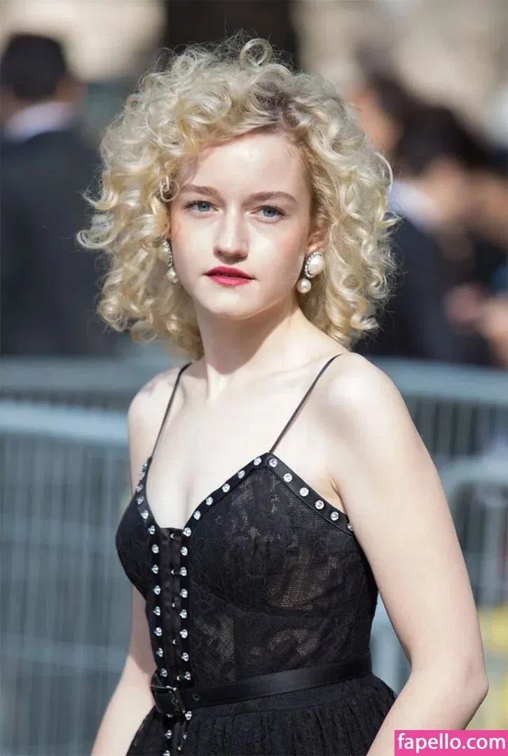 Julia Garner Onlyfans Photo Gallery 