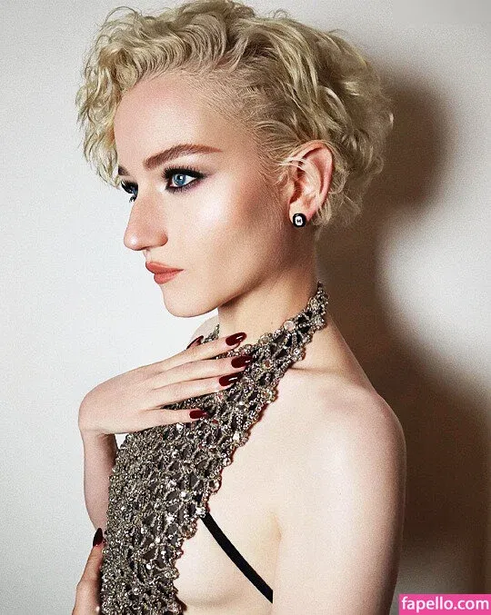 Julia Garner Onlyfans Photo Gallery 