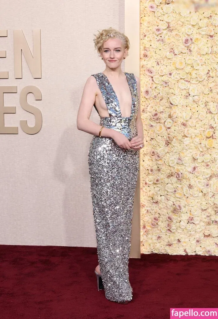 Julia Garner Onlyfans Photo Gallery 