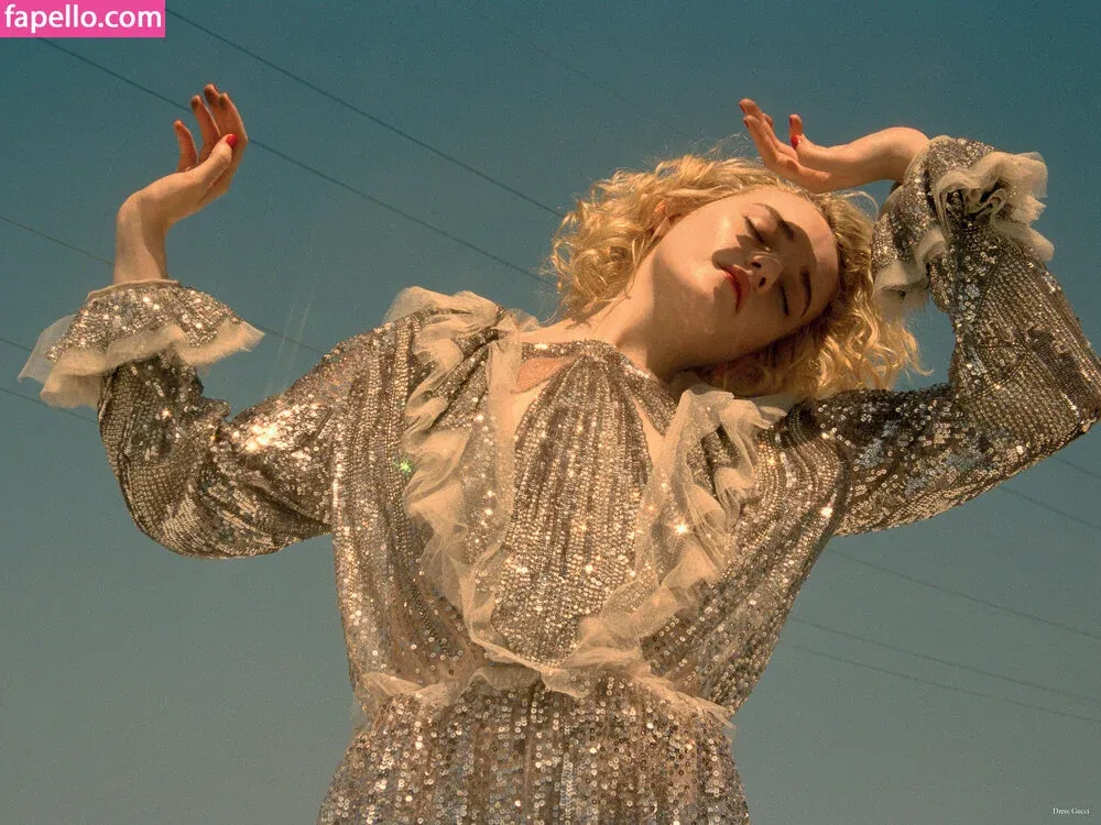 Julia Garner Onlyfans Photo Gallery 