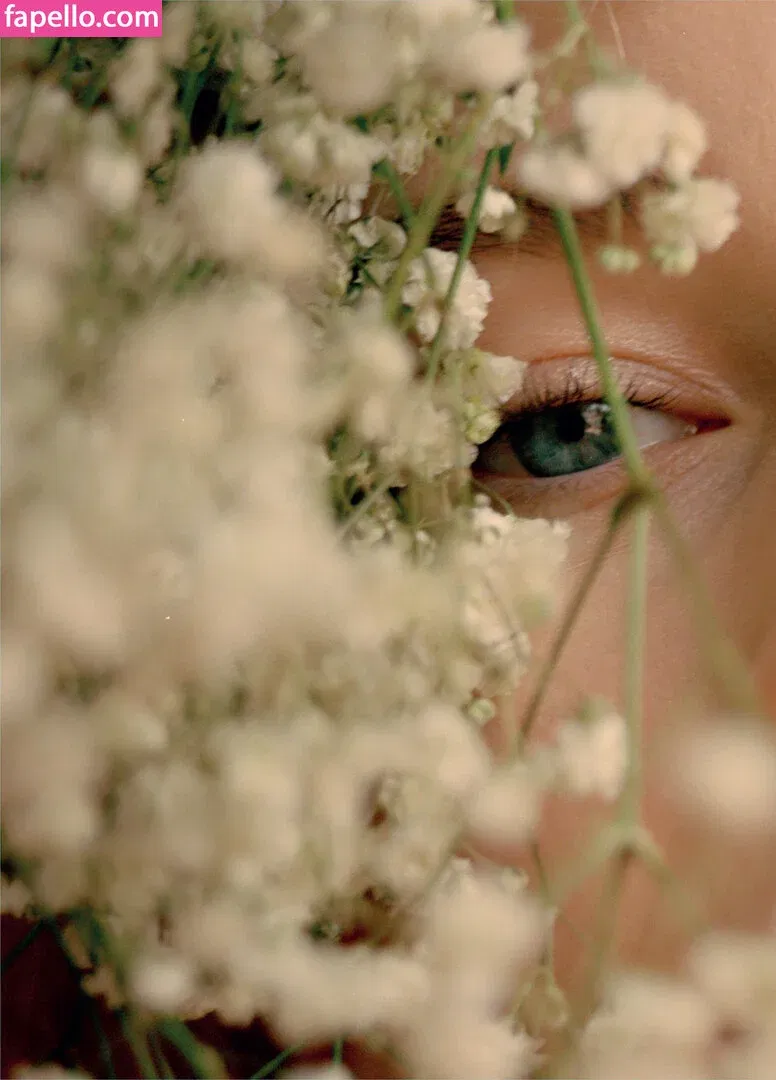 Julia Garner Onlyfans Photo Gallery 