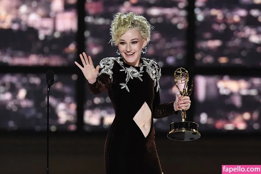 Julia Garner Onlyfans Photo Gallery 