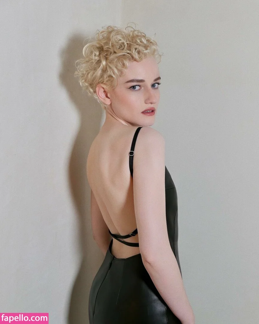 Julia Garner Onlyfans Photo Gallery 