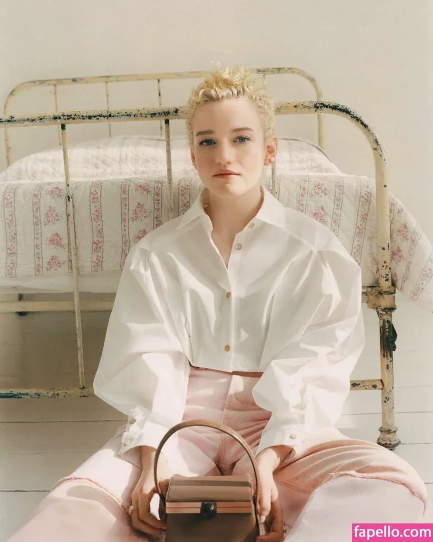 Julia Garner Onlyfans Photo Gallery 