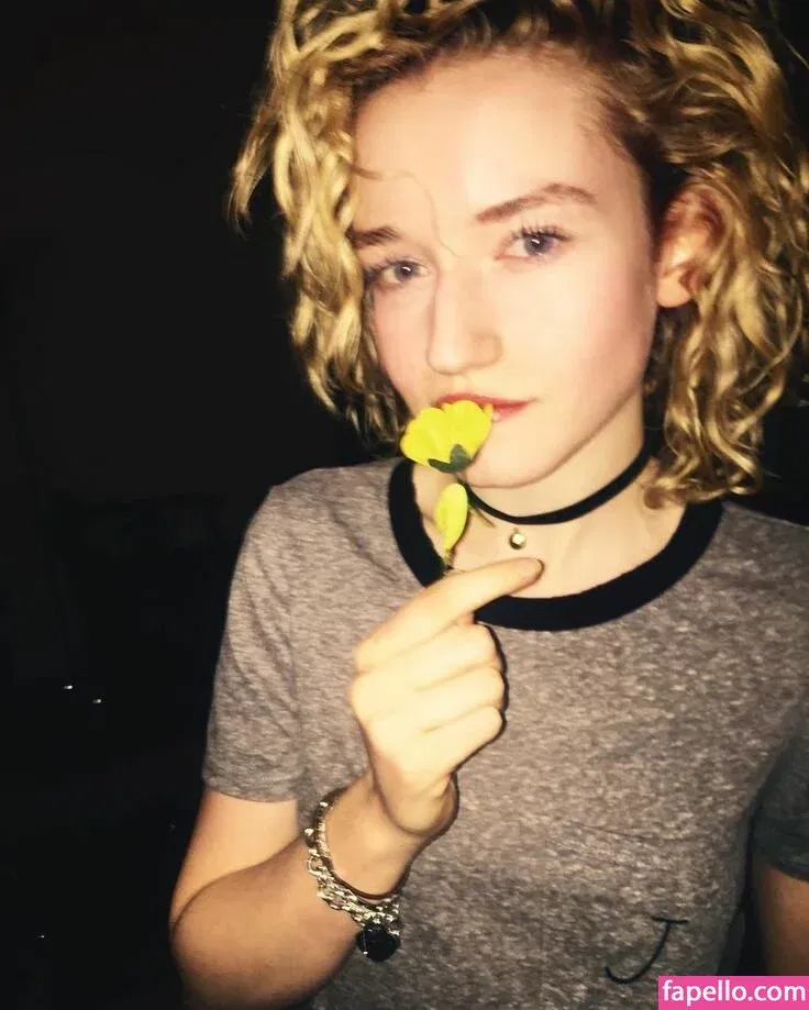 Julia Garner Onlyfans Photo Gallery 