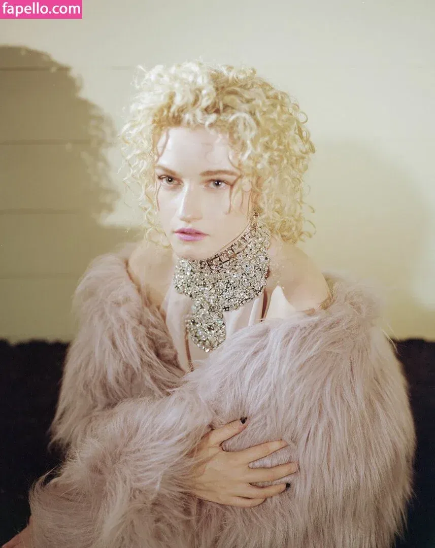 Julia Garner Onlyfans Photo Gallery 