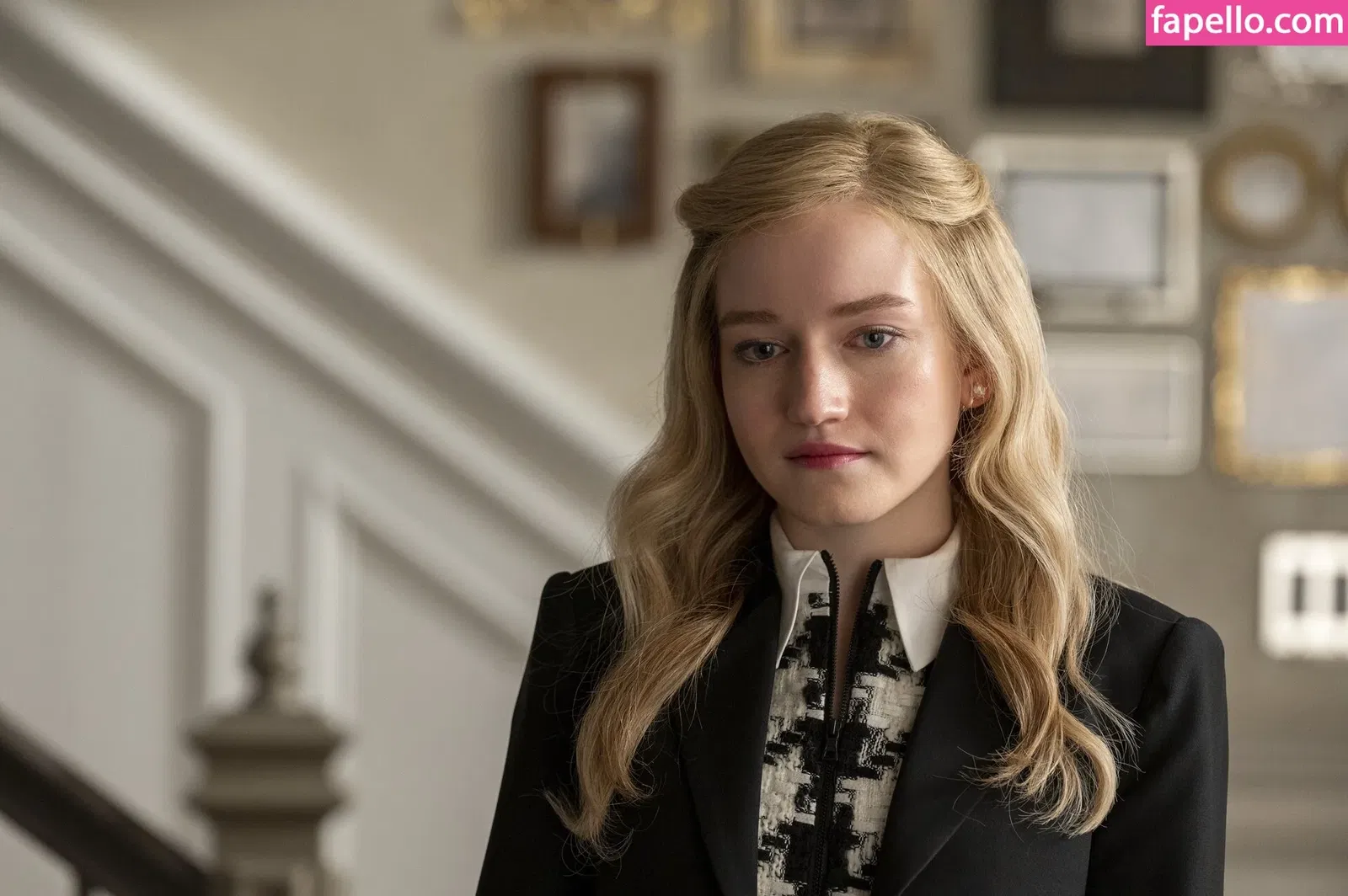 Julia Garner Onlyfans Photo Gallery 