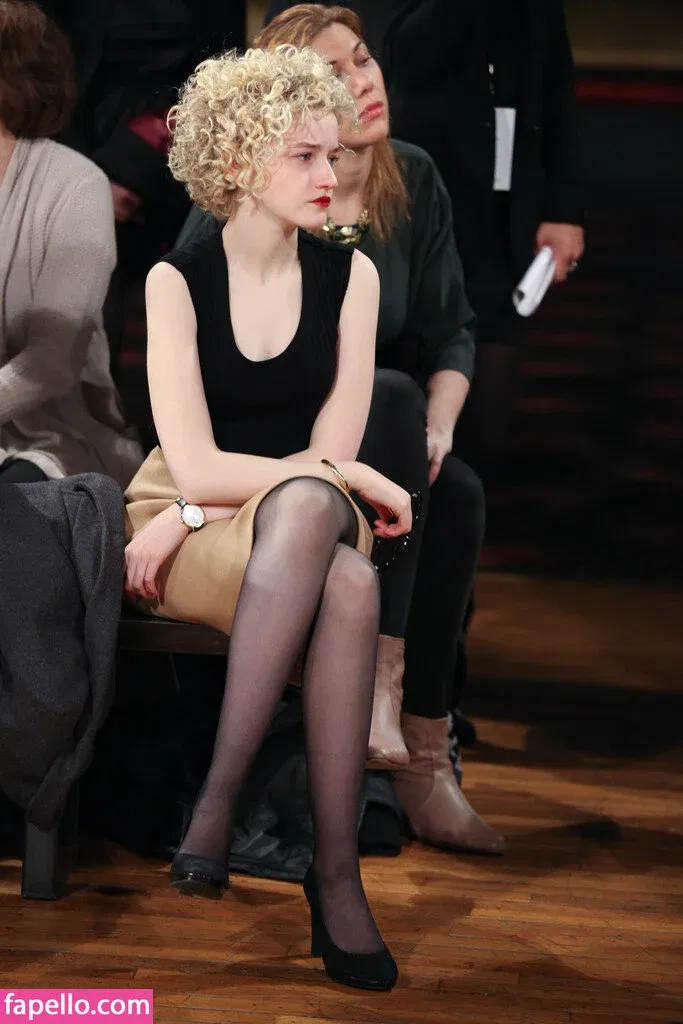 Julia Garner Onlyfans Photo Gallery 