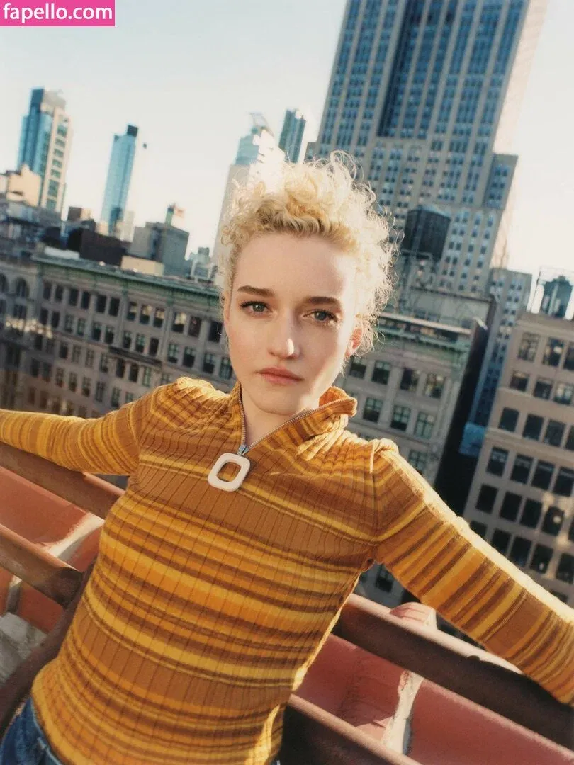 Julia Garner Onlyfans Photo Gallery 