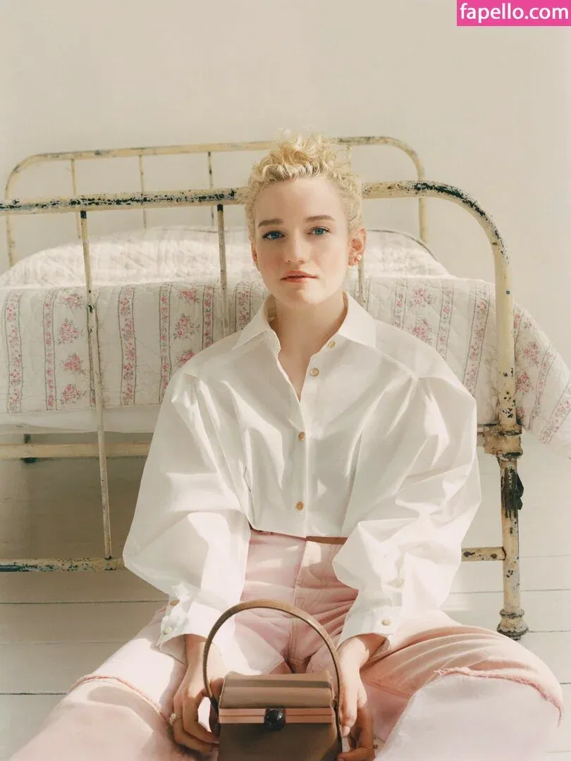 Julia Garner Onlyfans Photo Gallery 