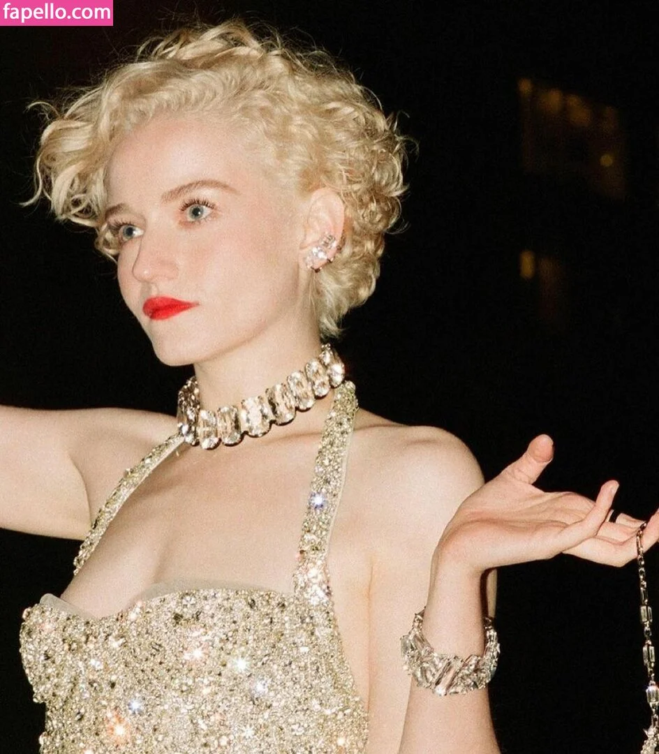 Julia Garner Onlyfans Photo Gallery 