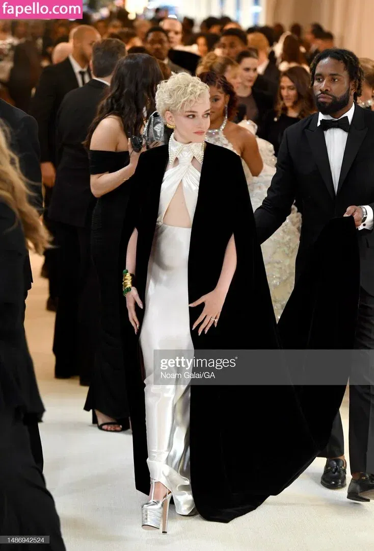 Julia Garner Onlyfans Photo Gallery 