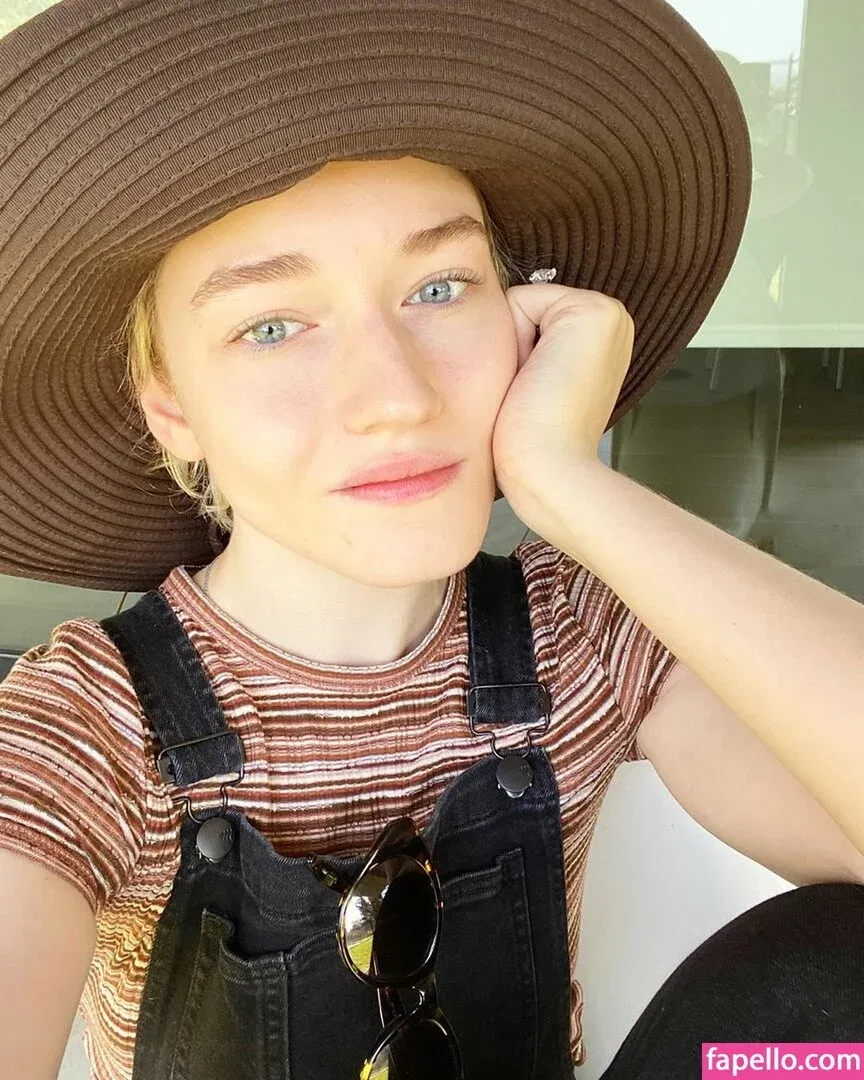 Julia Garner Onlyfans Photo Gallery 