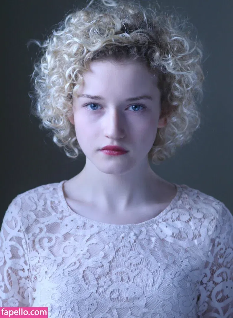 Julia Garner Onlyfans Photo Gallery 