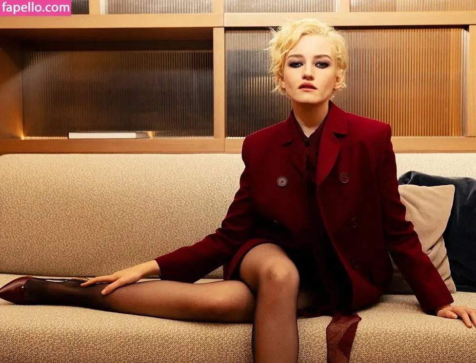 Julia Garner Onlyfans Photo Gallery 