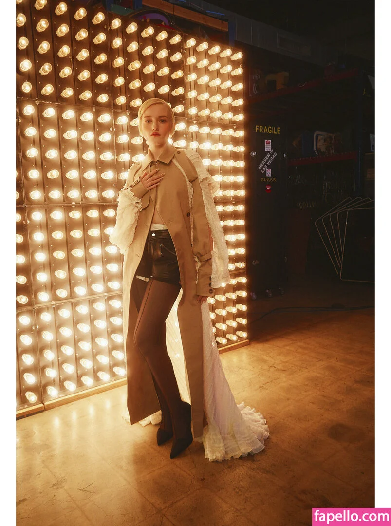 Julia Garner Onlyfans Photo Gallery 