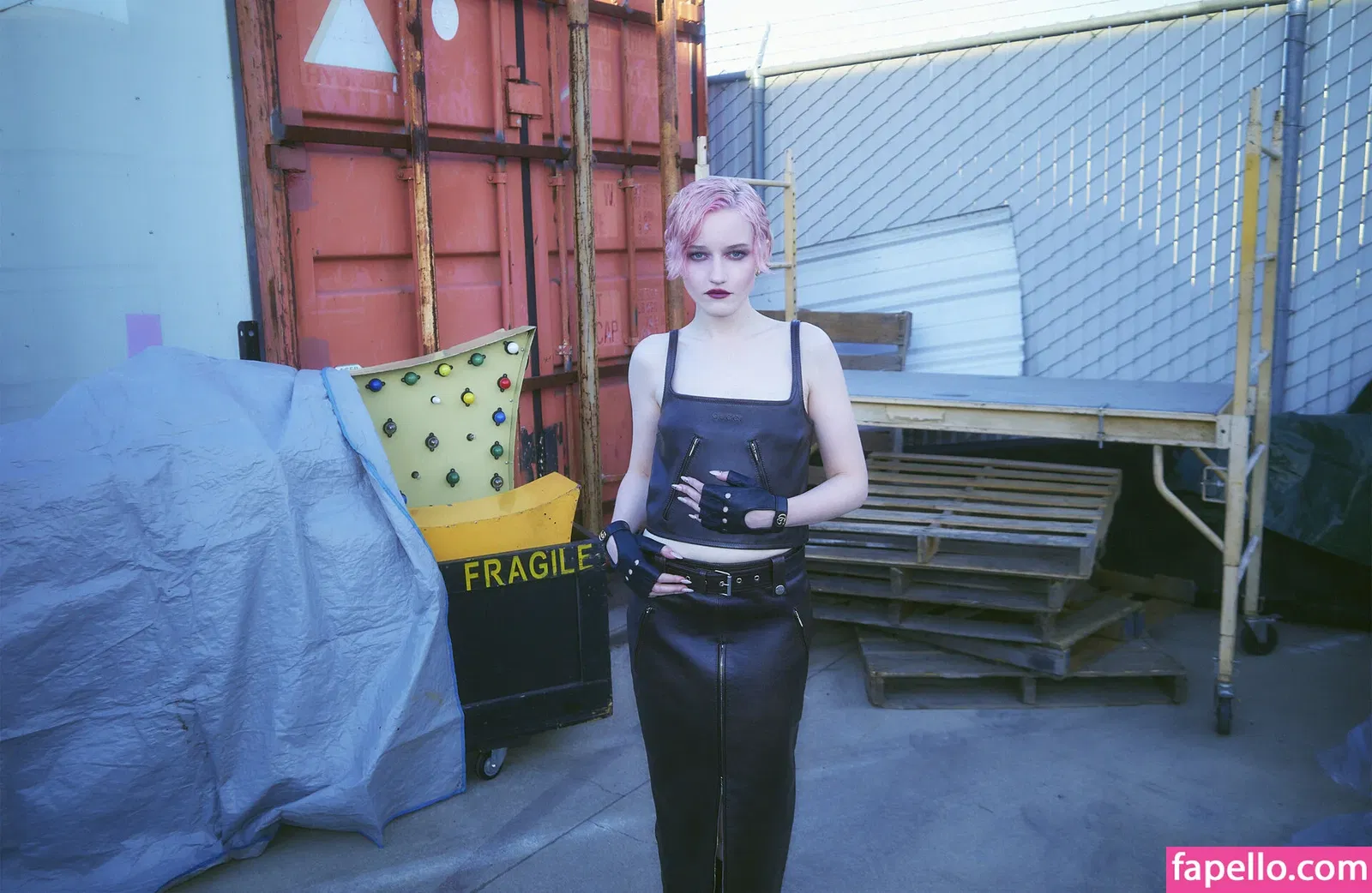 Julia Garner Onlyfans Photo Gallery 