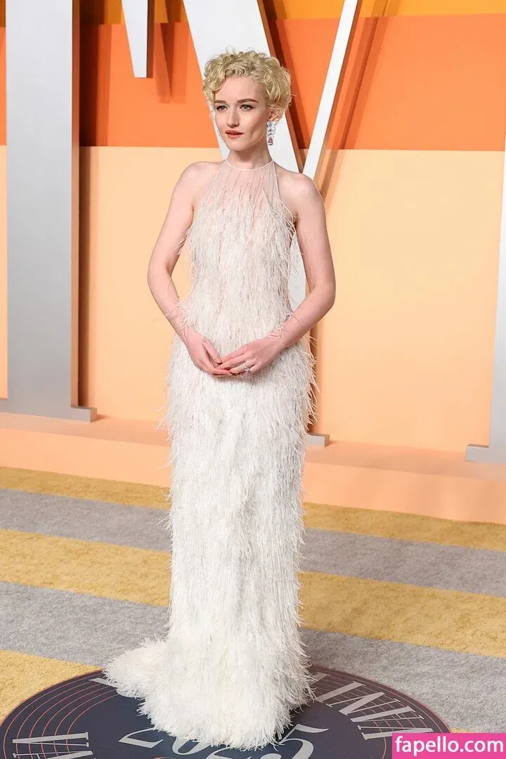 Julia Garner Onlyfans Photo Gallery 