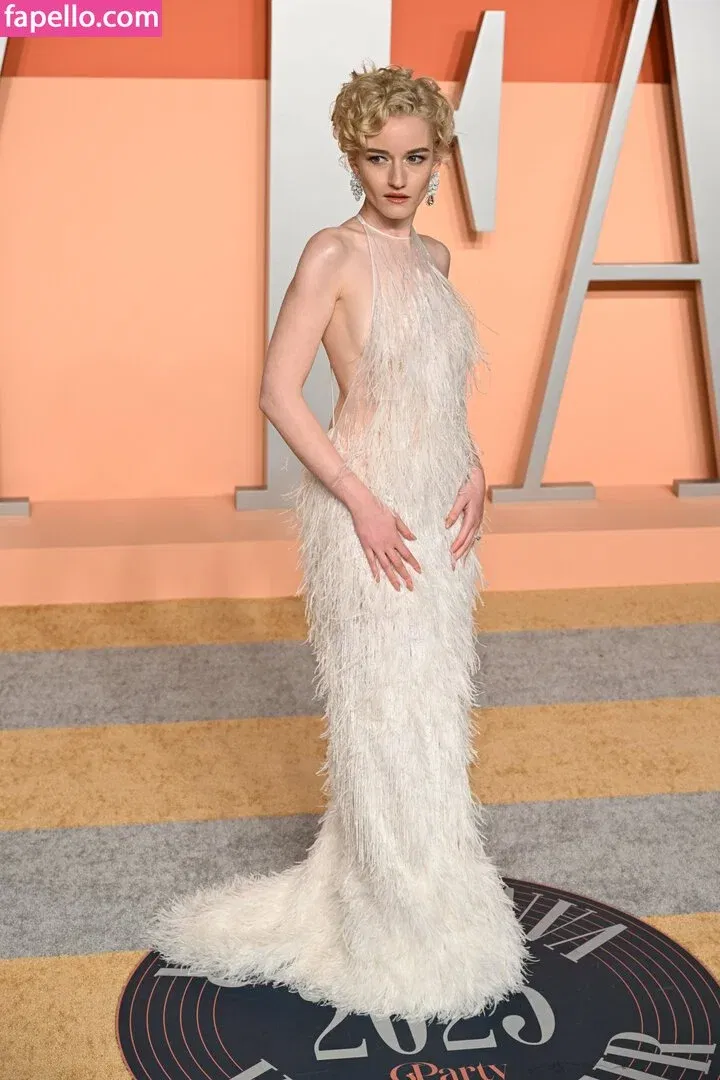 Julia Garner Onlyfans Photo Gallery 