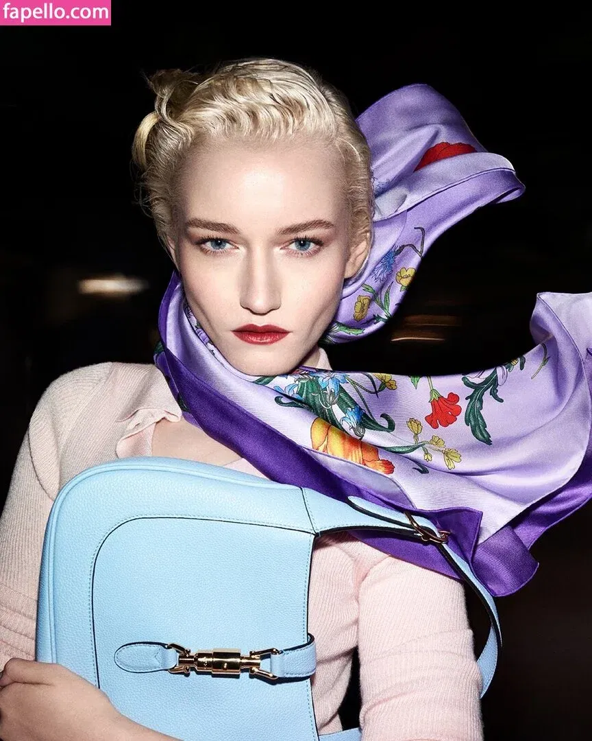 Julia Garner Onlyfans Photo Gallery 