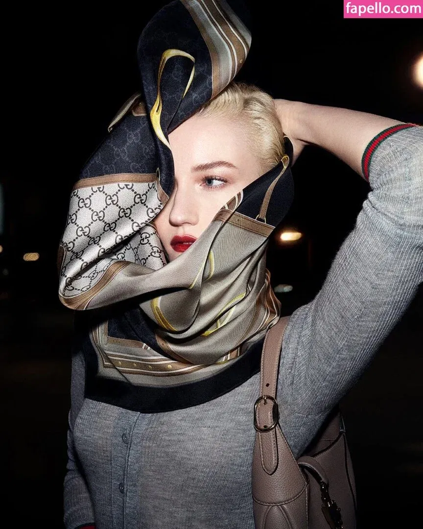 Julia Garner Onlyfans Photo Gallery 