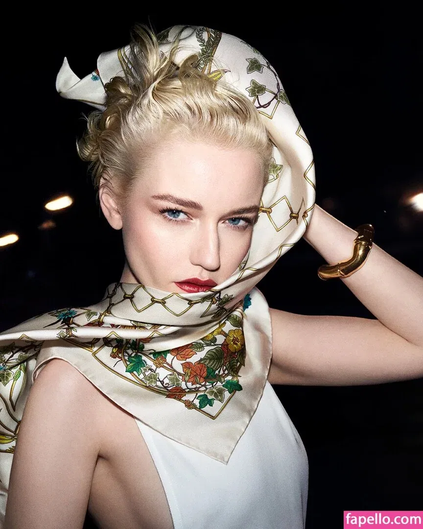 Julia Garner Onlyfans Photo Gallery 