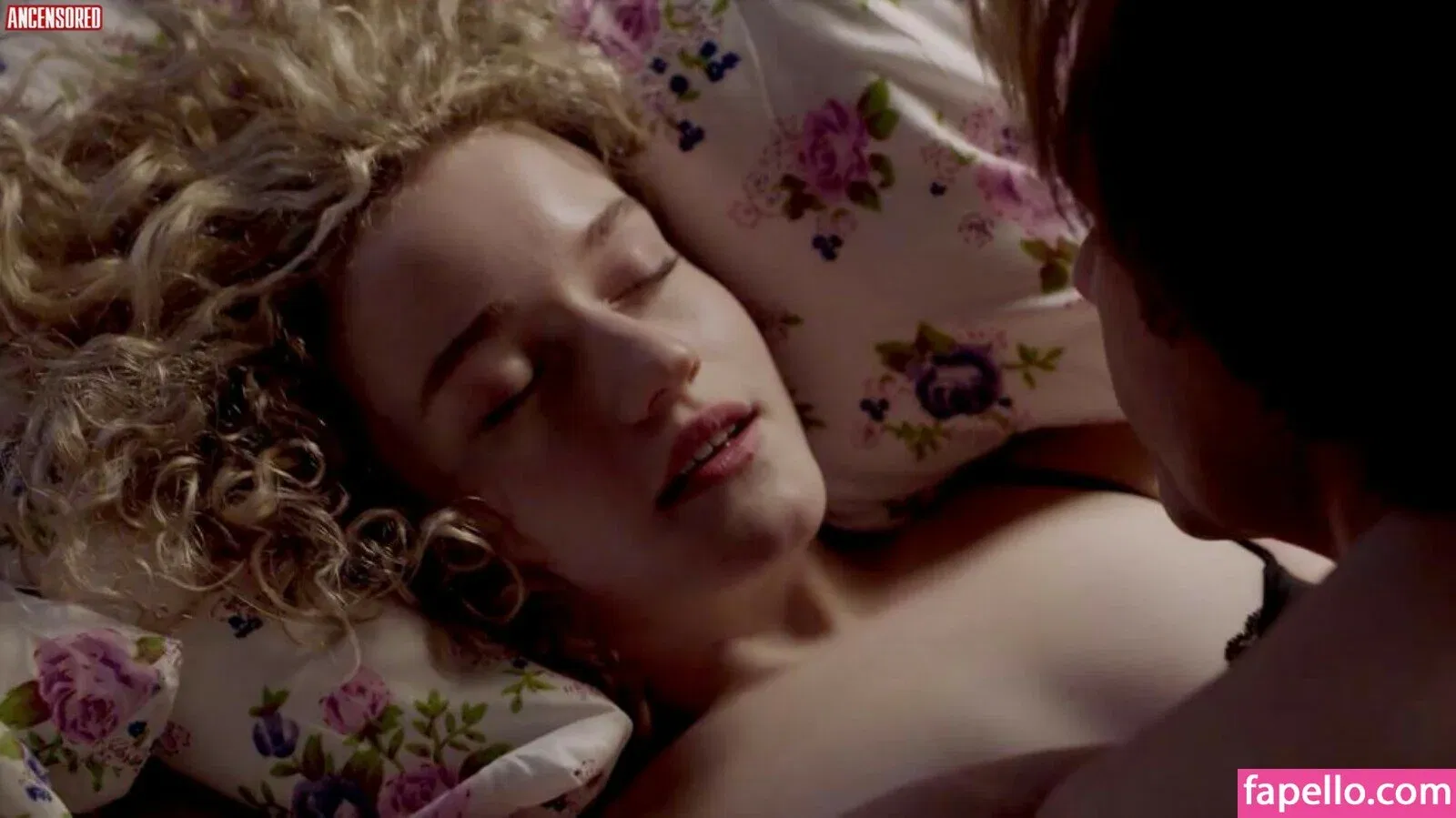 Julia Garner Onlyfans Photo Gallery 