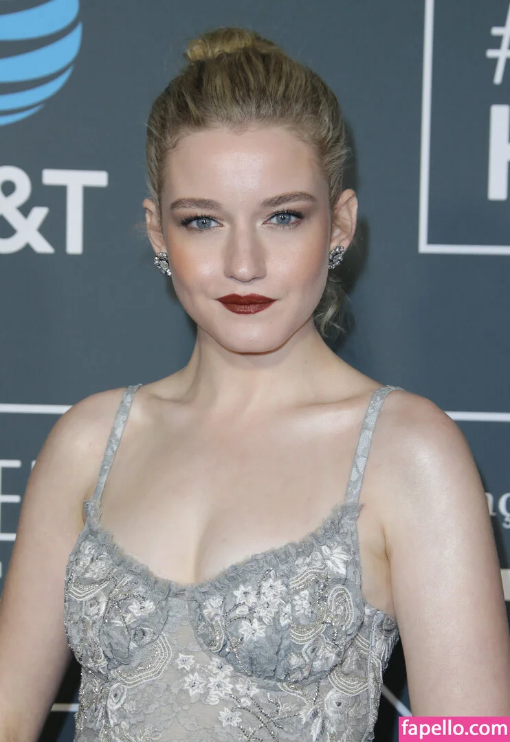 Julia Garner Onlyfans Photo Gallery 