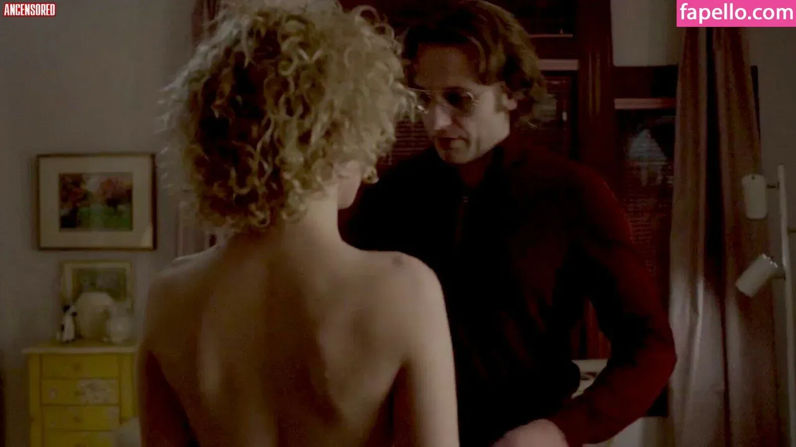 Julia Garner Onlyfans Photo Gallery 