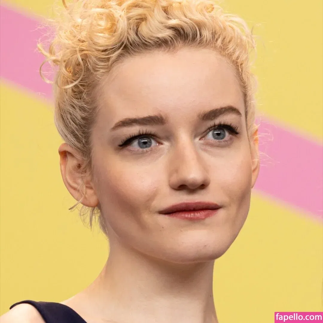 Julia Garner Onlyfans Photo Gallery 