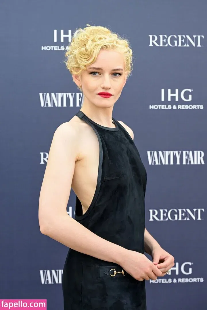 Julia Garner Onlyfans Photo Gallery 