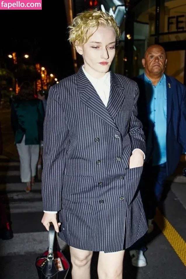 Julia Garner Onlyfans Photo Gallery 