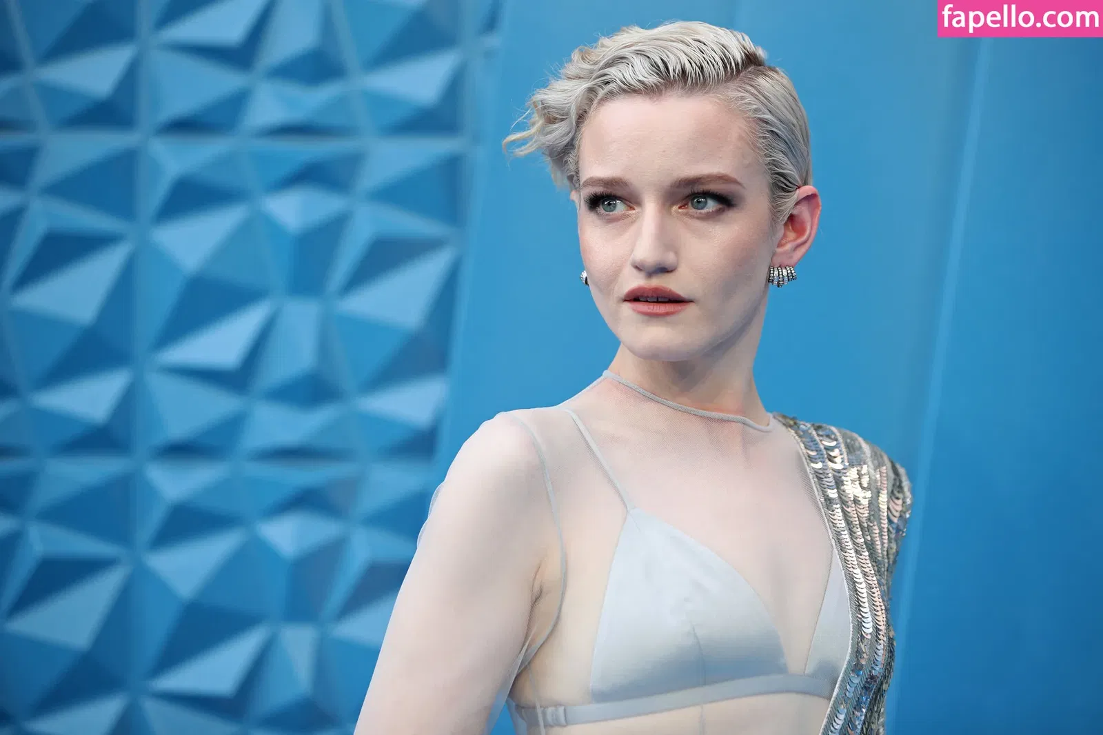 Julia Garner Onlyfans Photo Gallery 