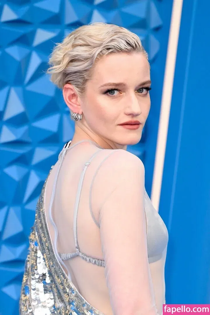 Julia Garner Onlyfans Photo Gallery 