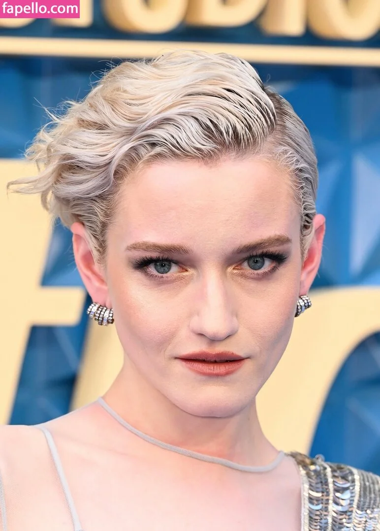 Julia Garner Onlyfans Photo Gallery 