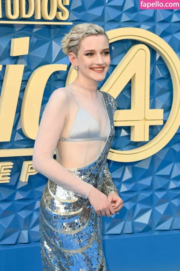 Julia Garner Onlyfans Photo Gallery 