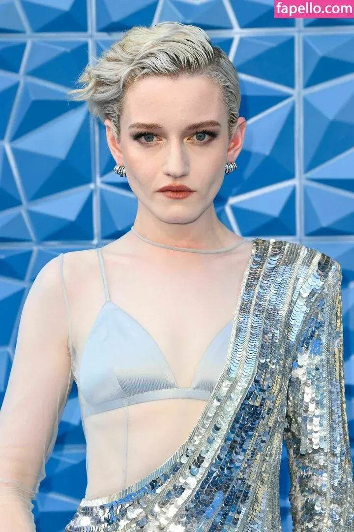 Julia Garner Onlyfans Photo Gallery 